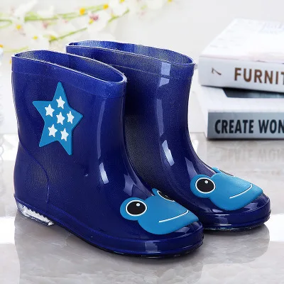 Модные детские непромокаемые сапоги Нескользящие для мальчиков и девочек с