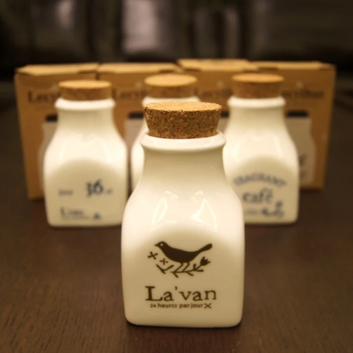 Милая фарфоровая банка для конфет/приправ с деревянными крышками кухонная