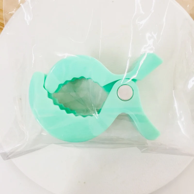 

Colorful 1pc Lamp Pram Stroller To Hook Muslin And Toys Blanket Clips Plastic Universal Clip Baby Toys Accessories