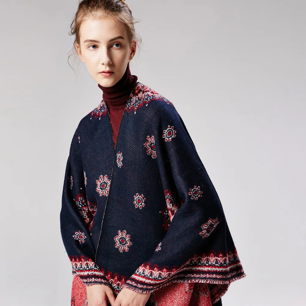 Женское кашемировое пончо с подсолнухами и кисточками |