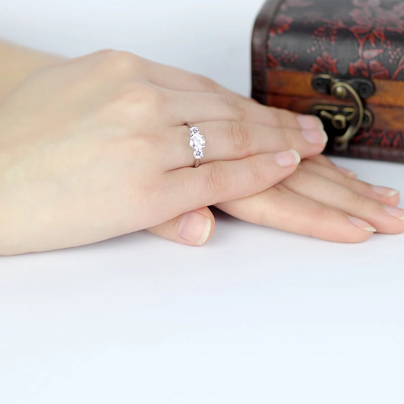 

QYI Three Stone Cubic Zirconia Rings Fashion Round Cut 0.8ct CZ Jewelry 925 Sterling Silver Women Engagement Wedding Ring