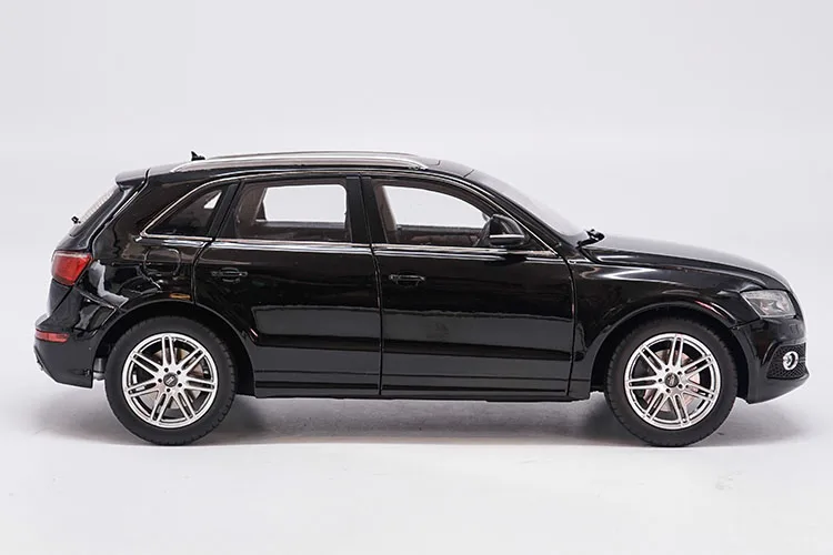 Новинка 1:18 AUDI Q5 SUV литая под давлением Модель автомобиля игрушки для детей рождественские подарки коллекция оригинальная коробка