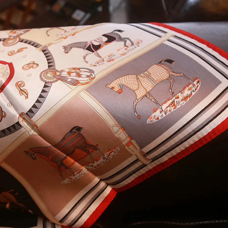 Супер качественный шелковый шарф красный с бахромой маленький рисунком лошади