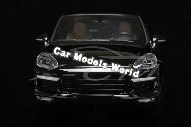 Литая модель автомобиля для мини-хамов Cayenne Turbo S 1:18(черный)+ маленький подарок