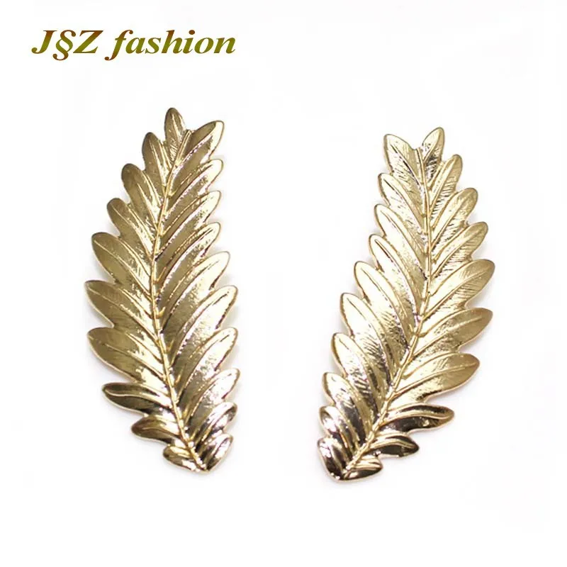 Большие серьги в форме золотых листьев высококачественные красивые с перьями