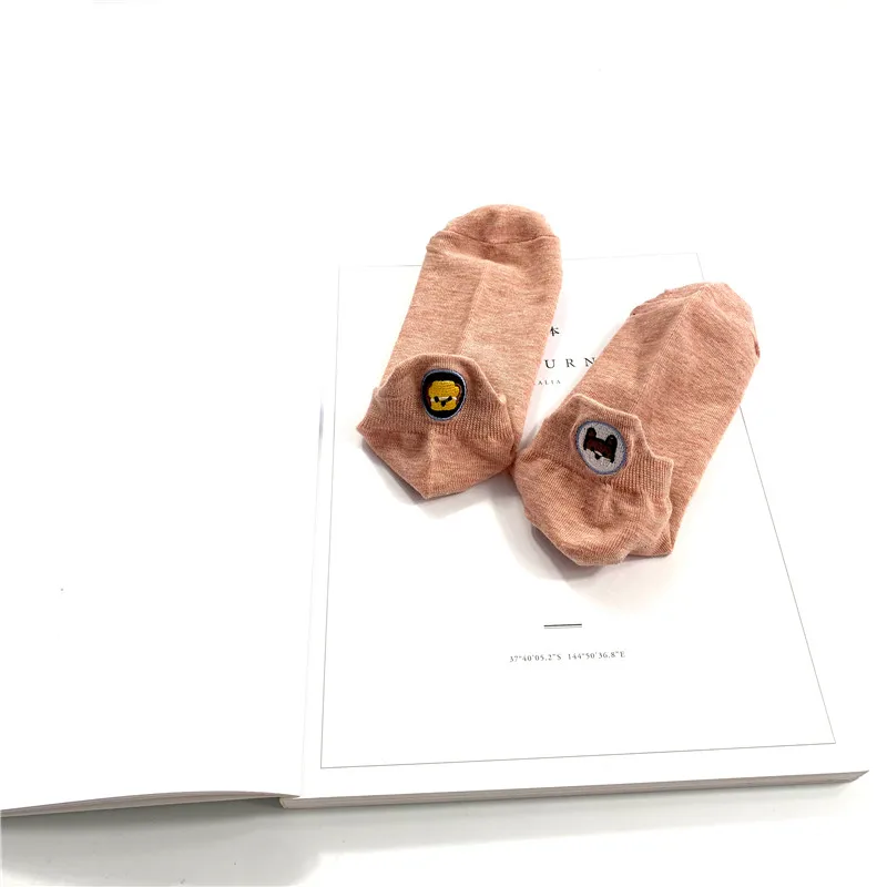 Pink 1 пара разноцветные конфеты кавай вышитые выразительные женские носки счастливые Модные ботильоны забавные Женские носочки хлопок - Color: Pink