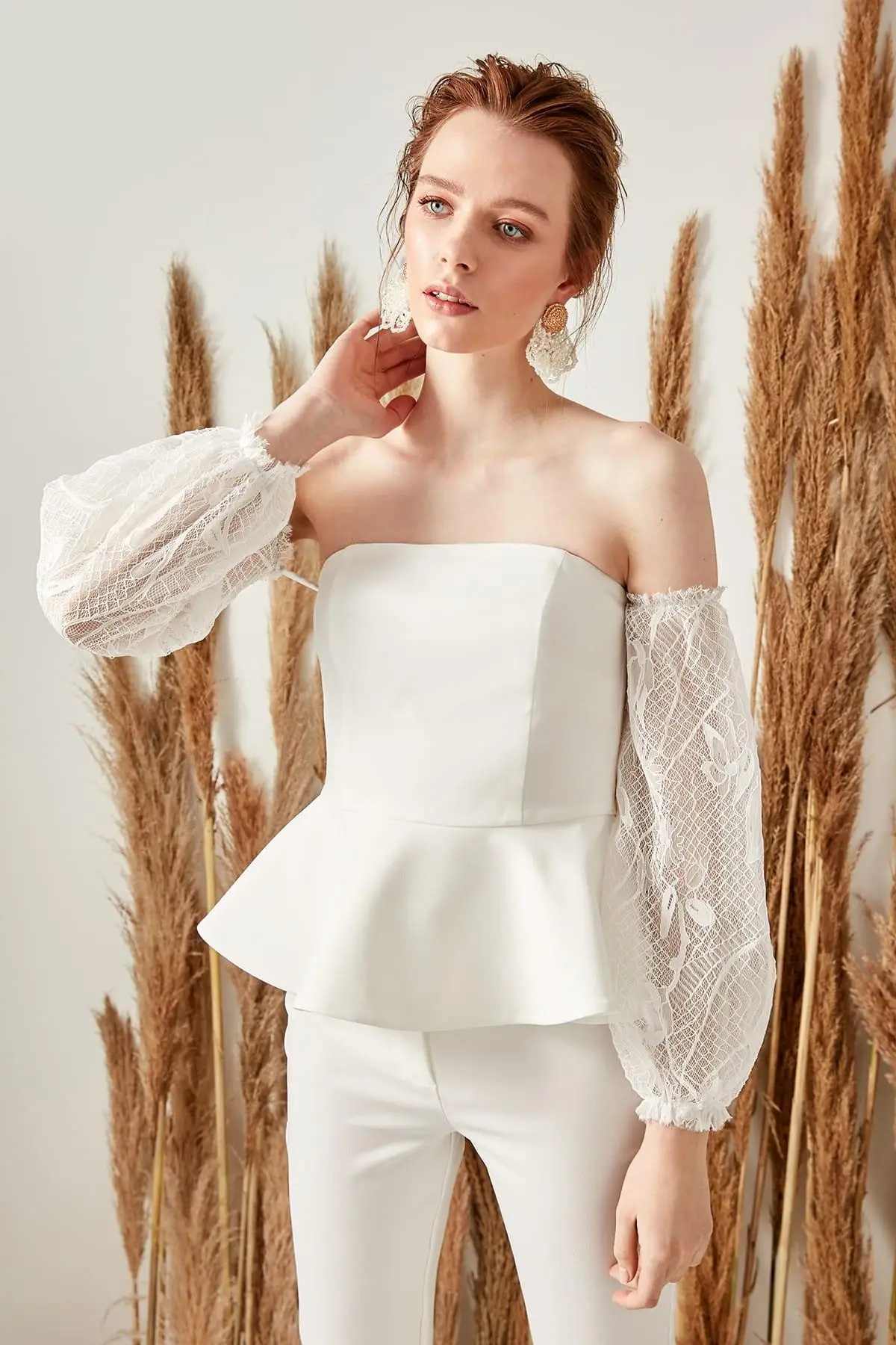 Trendyol цвет экрю с кружевной отделкой Bluz TPRSS19BB0252 |