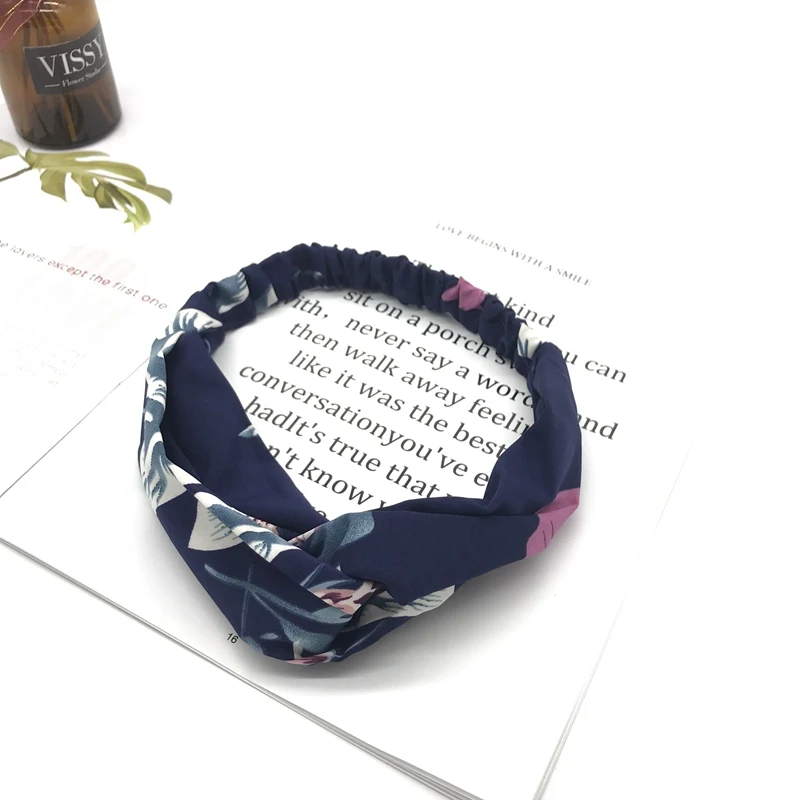 Повязка для волос женская с узлом мягкая эластичная однотонная винтажная лента