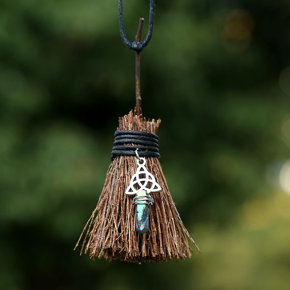 Мини ведьмы Wicca подвеска метла путешествия Шарм Wicca Кристалл метла колдовство Кельтский Узел пентаграмма Хэллоуин Шарм ожерелье