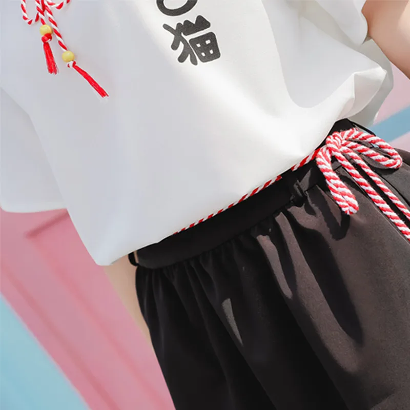 Футболка со шнуровкой с рисунком кота круглым вырезом коротким рукавом женская