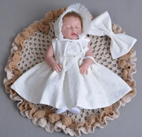 

57cm lovely simulation newborn baby in White princess dress and Pink pacifier set silicone reborn baby girl dolls for children