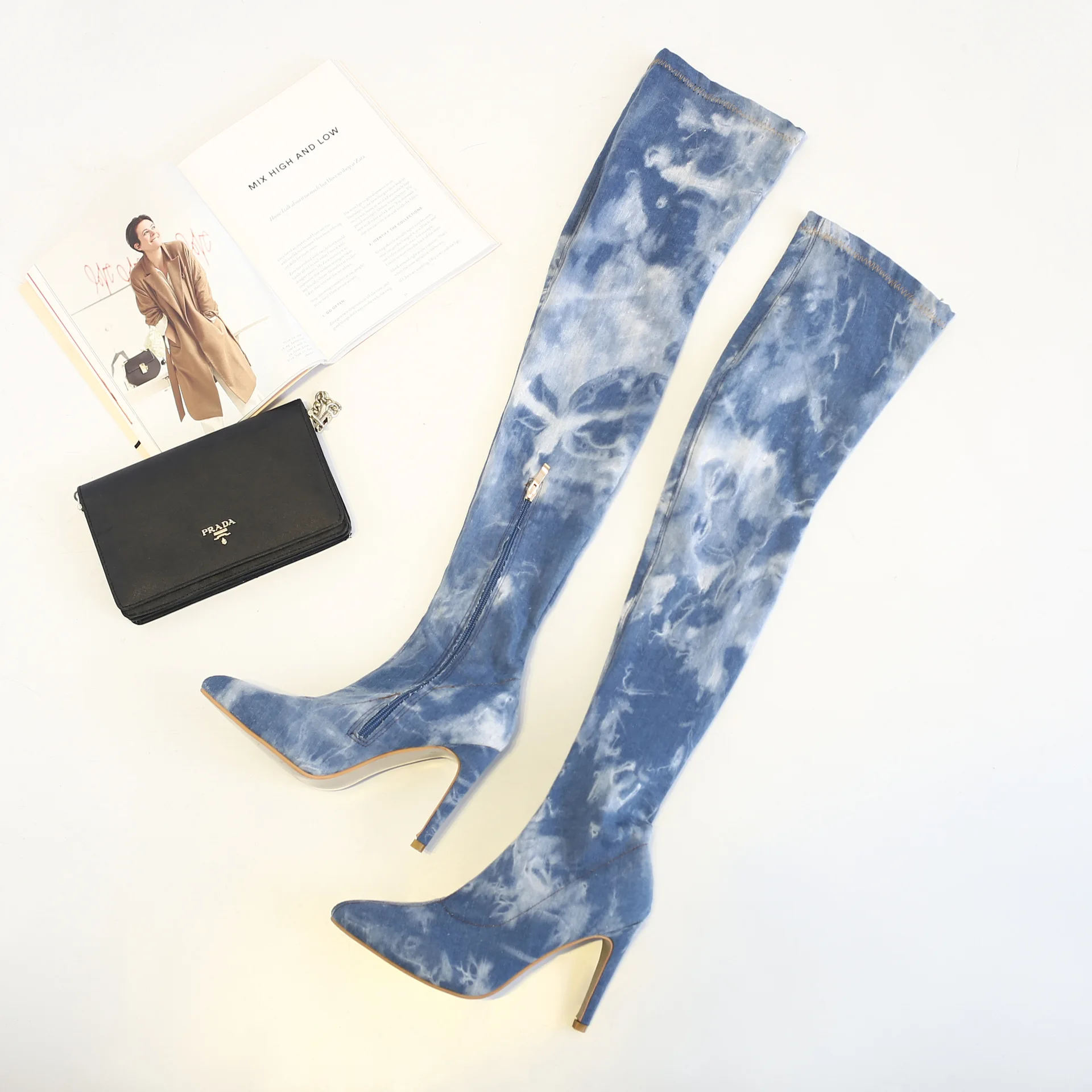 Женские сапоги выше колена с острым носком на высоком тонком каблуке однотонные