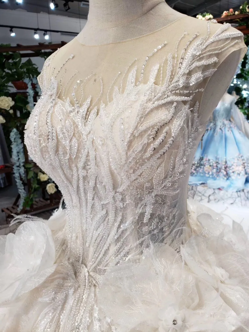 

New backless luxury 2 meters train big handmade flowers beaded lace+tulle wedding dress 2019 vestido de noiva