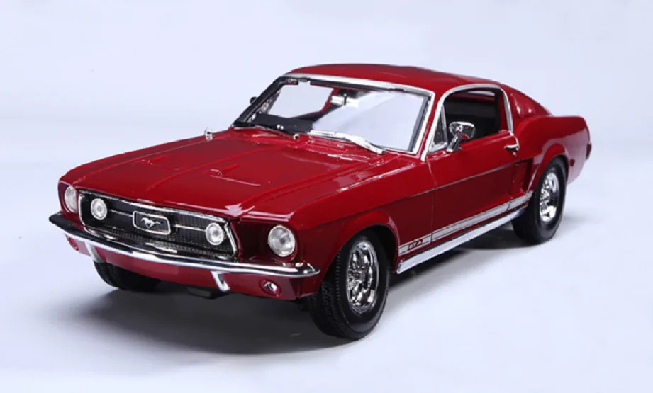 Модель гоночного автомобиля Maisto 1:18 1967 Ford Mustang GTA Fastback игрушка в коробке|Наземный