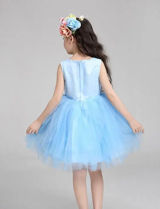 Детское кружевное платье принцессы для девочек с объемными цветами без рукавов