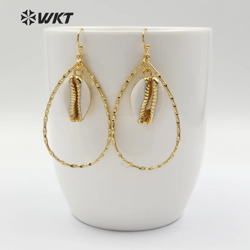 WT-E446 Big Water Drop Shape Metal Hoop With Tiny Gold Trim Cowrie Earring Wild Coast Sea Shell Jewelry For Women Dangle | Украшения и