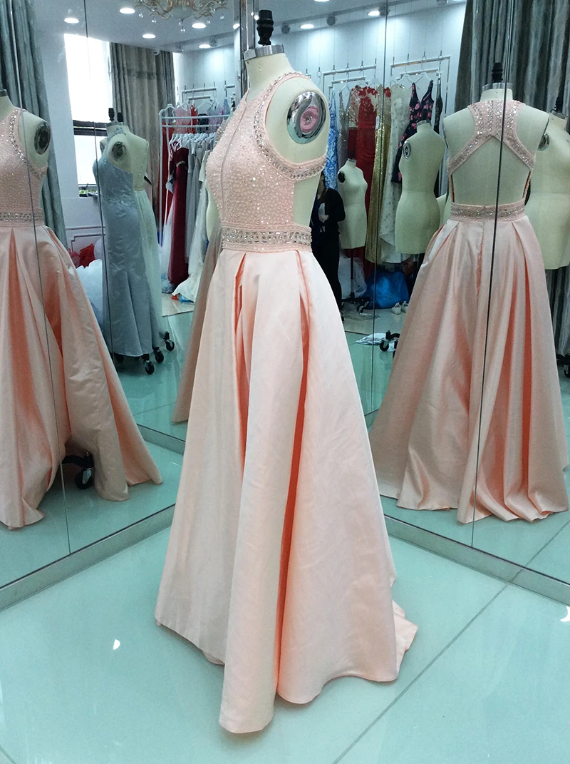 Вечернее платье с открытой спинкой длинное 2018 а-силуэта украшенное бусинами и