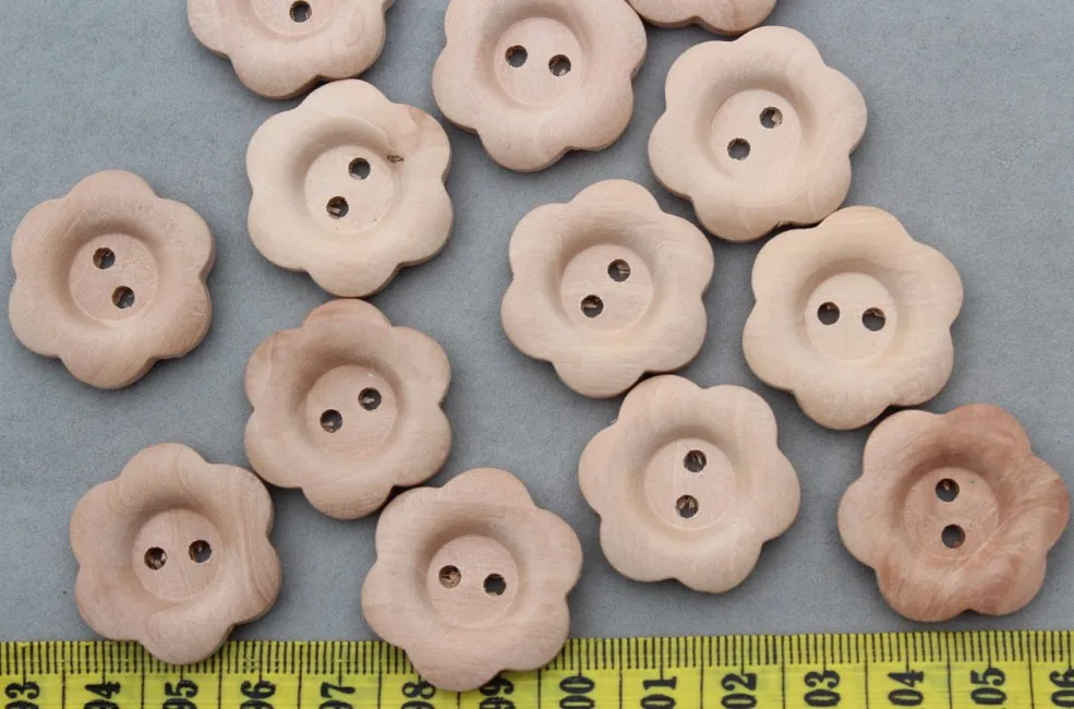 200pcs big laser cut 25mm large flower Wood Wooden sewing Buttons in natural color