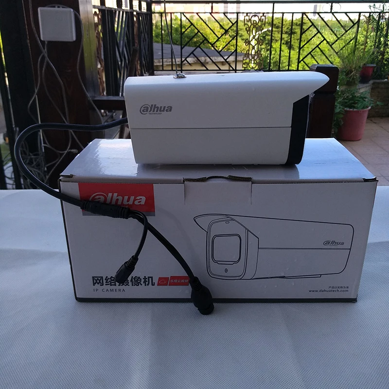 Сетевой видеорегистратор Dahua POE 4MP IP Камера IPC-HFW4433F-ZSA micro SD Max128GB варифокальный