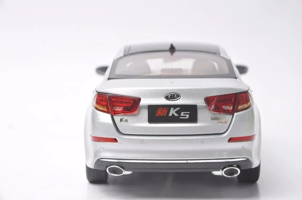 1:18 литая под давлением модель для Kia New K5 Optima 2010 серебряный сплав игрушечный автомобиль миниатюрная Коллекция подарков