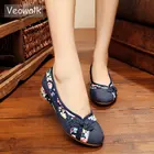 Женские туфли-лодочки Veowalk, винтажные, с вышивкой, с цветами, без застежек, из хлопчатобумажной ткани, льняные, удобные туфли в стиле Старый Пекин, балерины на высоком каблуке