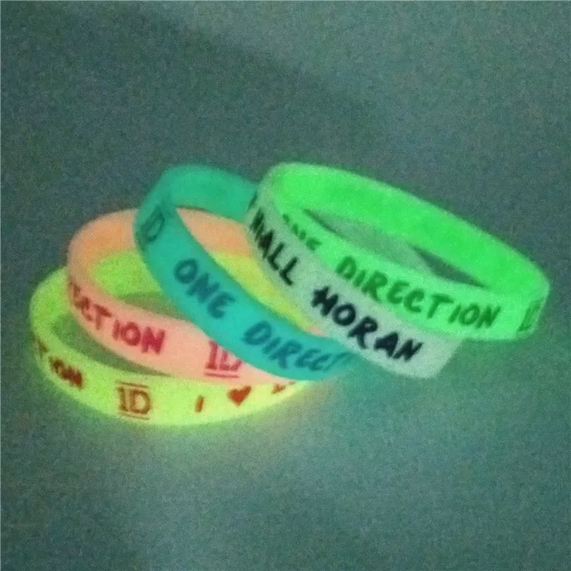 100 шт. Светящиеся в темноте силиконовые браслеты одном направлении I Love 1D
