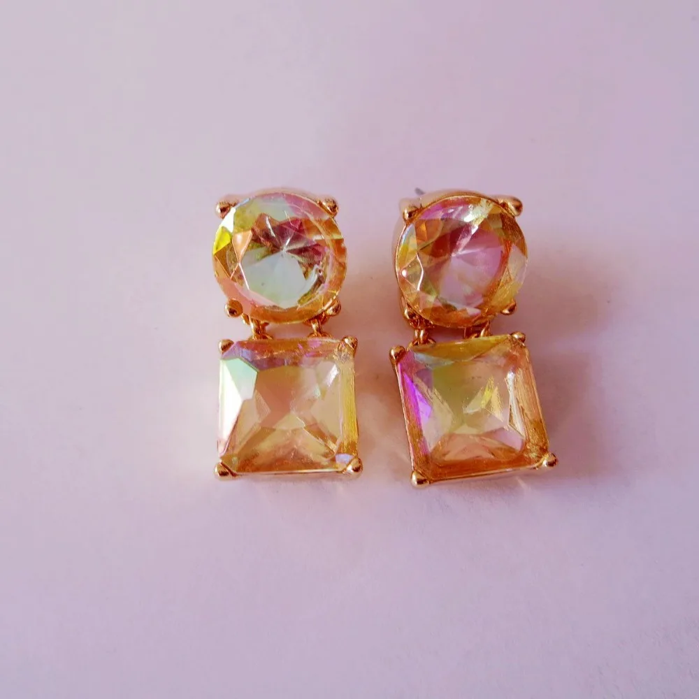 Квадратные круглые серьги гвоздики из стекла и камня современные ювелирные