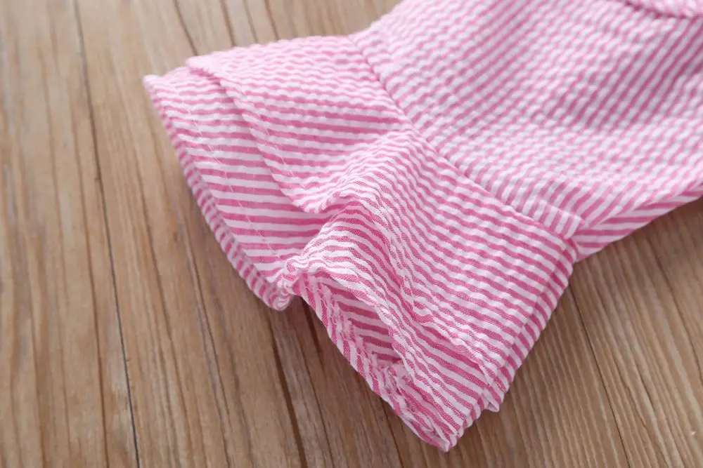 Комплект одежды для маленьких девочек боди в розовую полоску + белые брюки 2