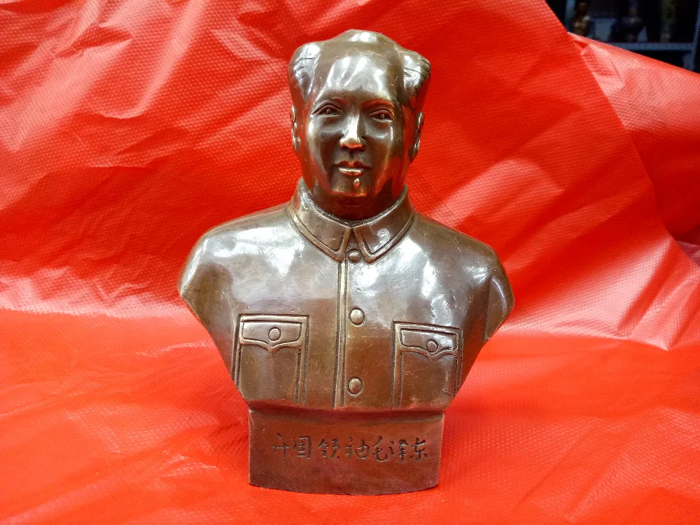 

The sculpture head of Chinese proletarian revolutionist Mao Zedong