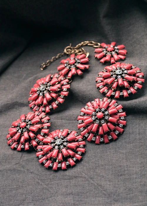 

Fashion Design 2019 Newest Arrival Resin Luxury Big Flower Pendant Statement Necklace Sterling Jewelry Accessories