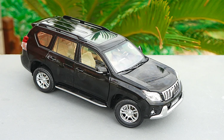 1/18 литая модель автомобиля SUV Toyota Land Cruiser Prado черная с оригинальной коробкой бесплатные игрушки для доставки подарки