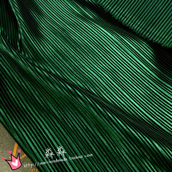 1psc Garment fabric emerald green Pinstripe accordion pleated silk satin crushed electro-optic skirt fabric(pleated 0.5m)