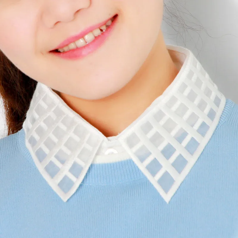 Женская блузка с искусственным воротником белая шифоновая в клетку со съемным