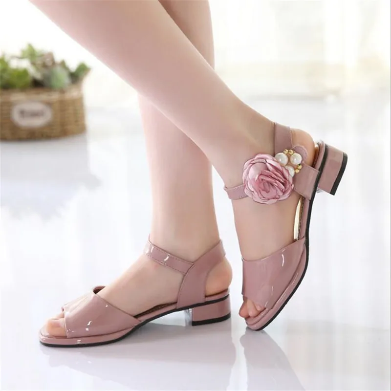 Сандалии для девочек с жемчужинами и цветами летняя детская обувь вечерние