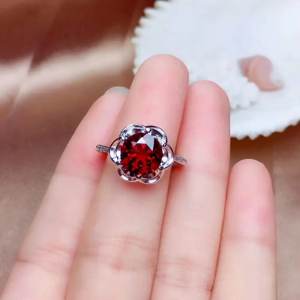 Кольцо женское красное из натурального граната серебряное для подарка на день