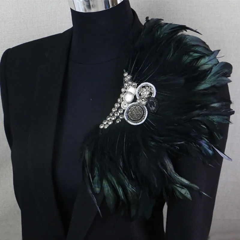 

Boutonniere Clips Collar Brooch Pin Wedding Bussiness Suits Banquet Brooch Black Feather Anchor Flower Corsage Party Bar Singer