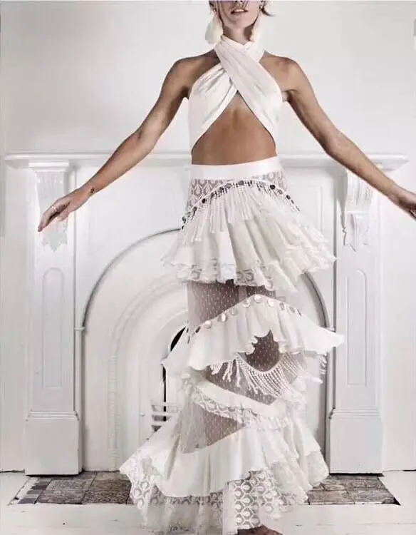 С лямками на шее платье элегантное соблазнительное с открытой спиной белого и