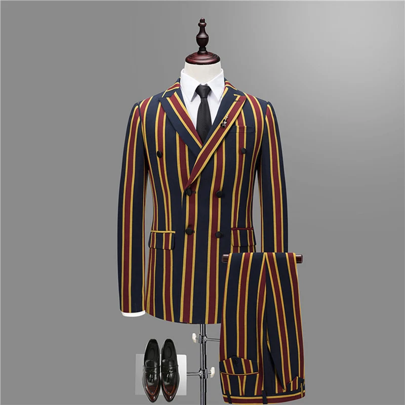 Мужской костюм из 3 предметов двубортный с вертикальными цветными полосками