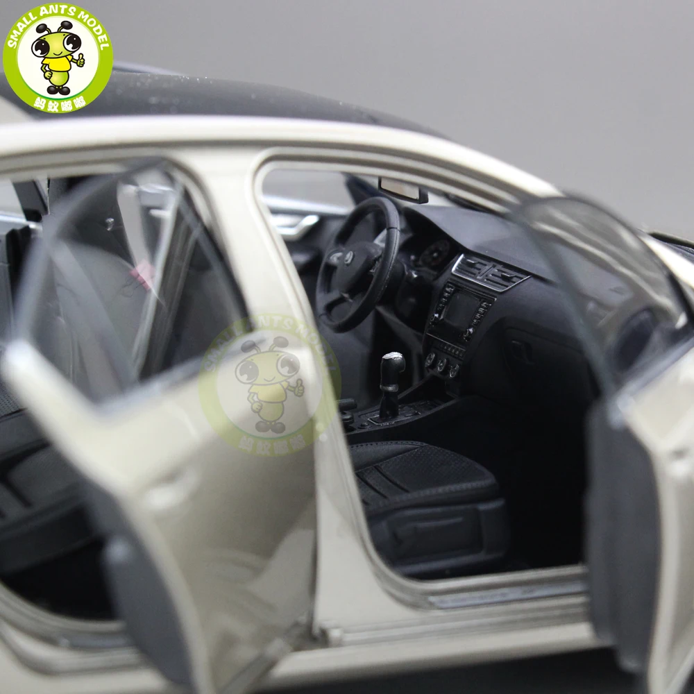 1/18 Skoda Octavia литая под давлением металлическая модель автомобиля игрушка мальчик девочка подарок золото