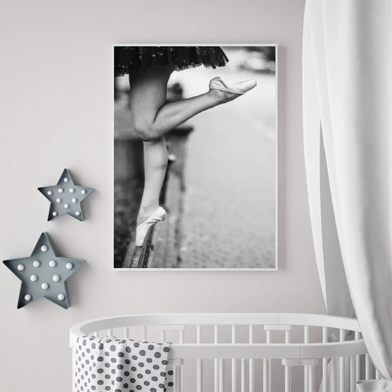 Черно белый художественный печатный плакат с изображением балерины современная