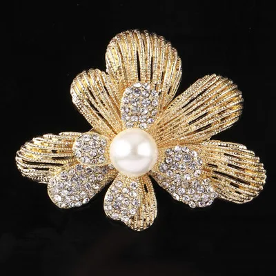 Delicate Artificial Pearl Rhinestone Brooch collar female pin crystal bride jewelry headscarf jacket sweater accessories |