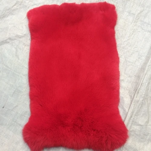 red Цена настоящий кроличий мех 40x24 см DIY Шарфы шапки помпон пальто Одеяло Подушка швейный Материал Пушистый мягкий натуральный мех R16 - Цвет: red