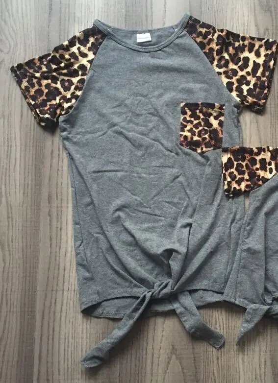 grey mommy Летняя детская одежда для маленьких девочек эксклюзивная футболка с короткими рукавами, серая футболка с леопардовым принтом и карманом для всей семьи - Цвет: grey mommy
