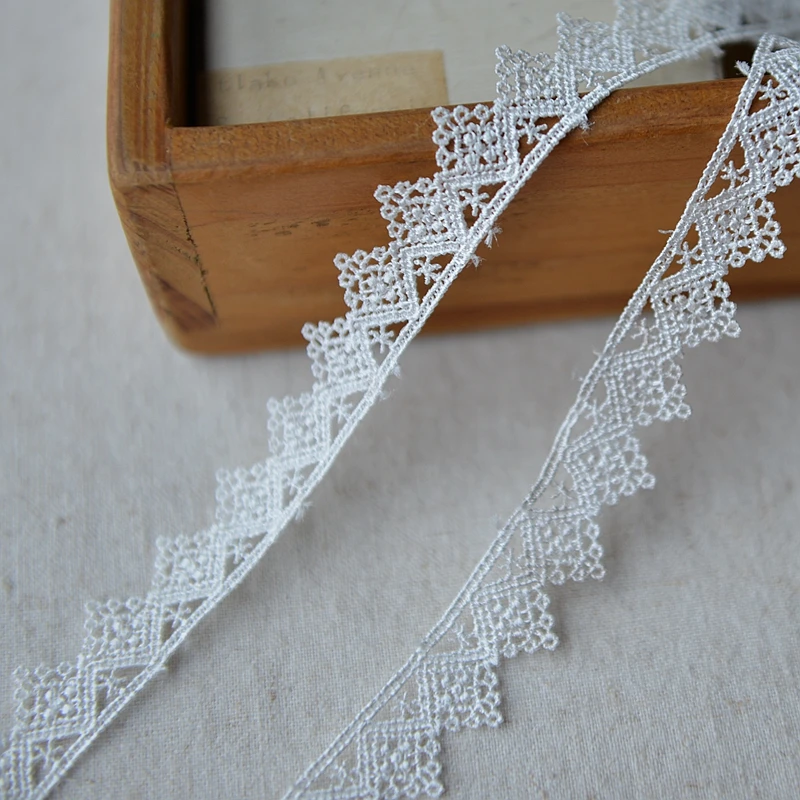 Бесплатная доставка гидротропный вышивка шнуровкой цвет черный и белый Одежда