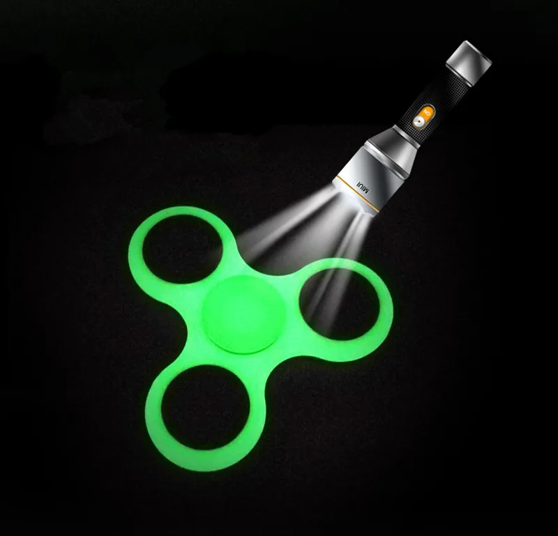 Люминесцентные 2017 Непоседа Spinner Игрушки EDC Руки Tri-Spinner Фокусировки Редуктор