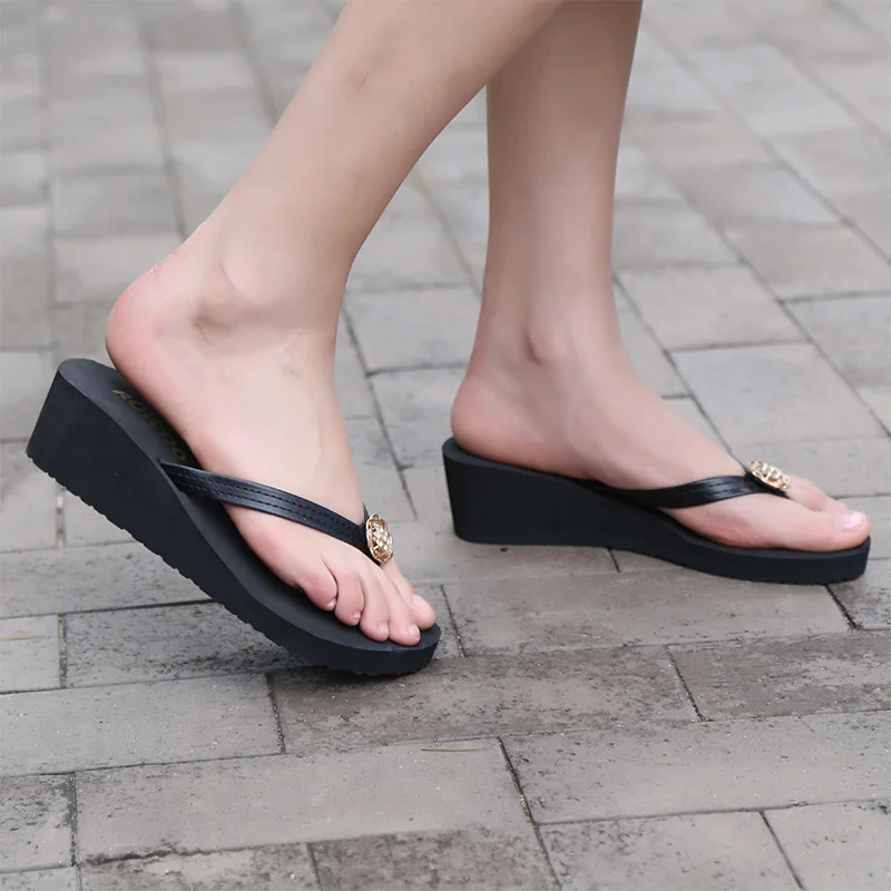 Шлепанцы женские на платформе 5 см модные рандомные повседневные пляжные тапочки