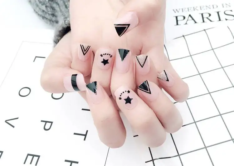 24 шт женские модные черные белые французские накладные ногти короткий размер геометрический принт полное покрытие треугольник звезда Блеск Искусственный гвоздь