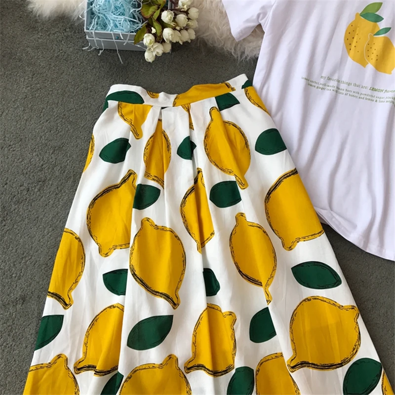 

Summer 2019 Designer Women Two Piece Set Fruit Print Short Sleeve Chic Tops+Lemon Patter Midi Skirt Female Two Piece Set Suits