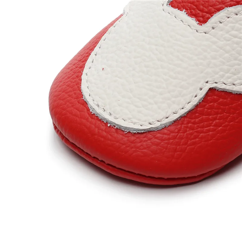 Осенняя обувь для маленьких девочек с Микки Маусом Мягкая из натуральной кожи