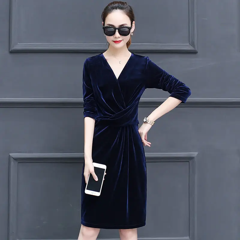 Золотистое бархатное платье женское осенне зимнее сексуальное облегающее с v